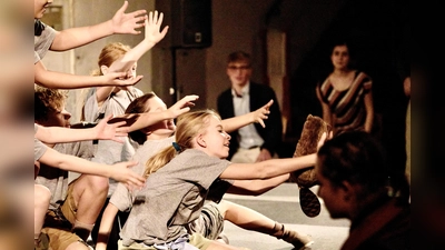 „Mütter und Väter“´wird am Sonntag, 8. Februar, um 16 Uhr und am Montag, 9. Februar, um 19 Uhr in der Mucca-Halle (Schwere-Reiter-Str. 2) aufgeführt. (Foto: Sabine Mader)