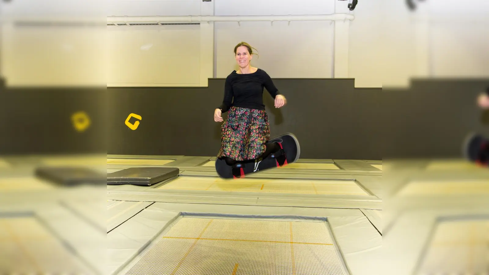 Actionsport zum Ausprobieren: Verena Dietl auf einem der Trampolins im Gravity Lab. (Foto: Christian Pfaffinger)