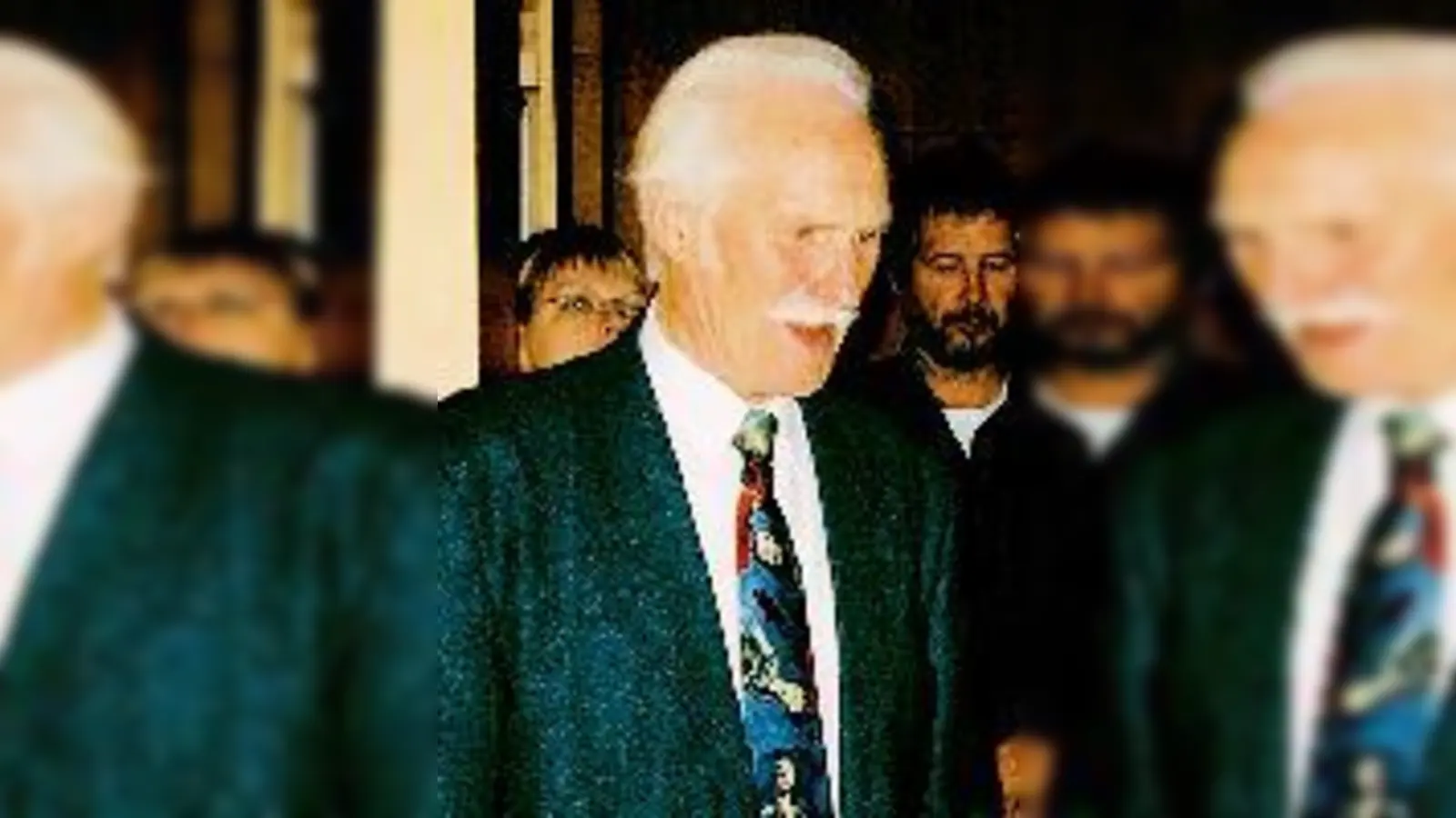 Dr. Odward Geisel (li.) und Bürgermeister Manfred Solbrig im Gespräch.	 (Foto: Stadt Garching)