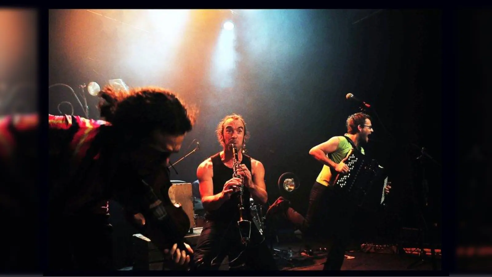 Die Musiker von „Tram des Balkans” laden zu einer musikalischen Reise ein. (Foto: Andre Hebrard)