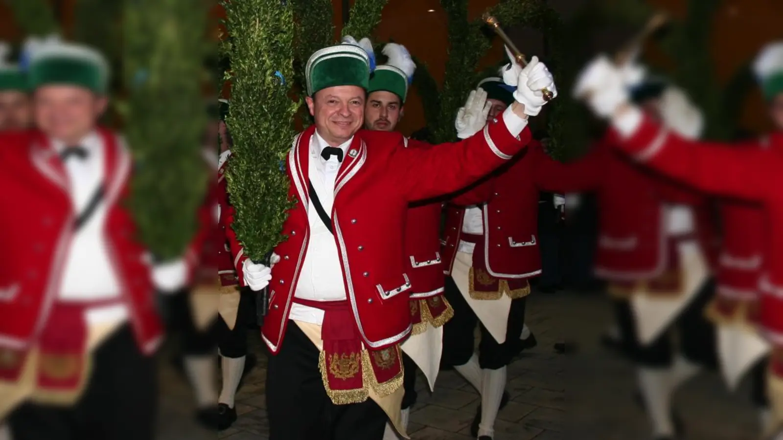 Seit einer Woche tanzen die Münchner Schäffler wieder auf Straßen und Plätzen von Stadt und Landkreis.   (Foto: ws)