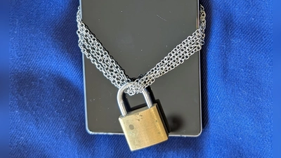 Ein ganzer Nachmittag ohne Smartphone - gar nicht so einfach, oder? In der Oberföhringer Vaterunserkirche kann man es ausprobieren. (Foto: E. Born)