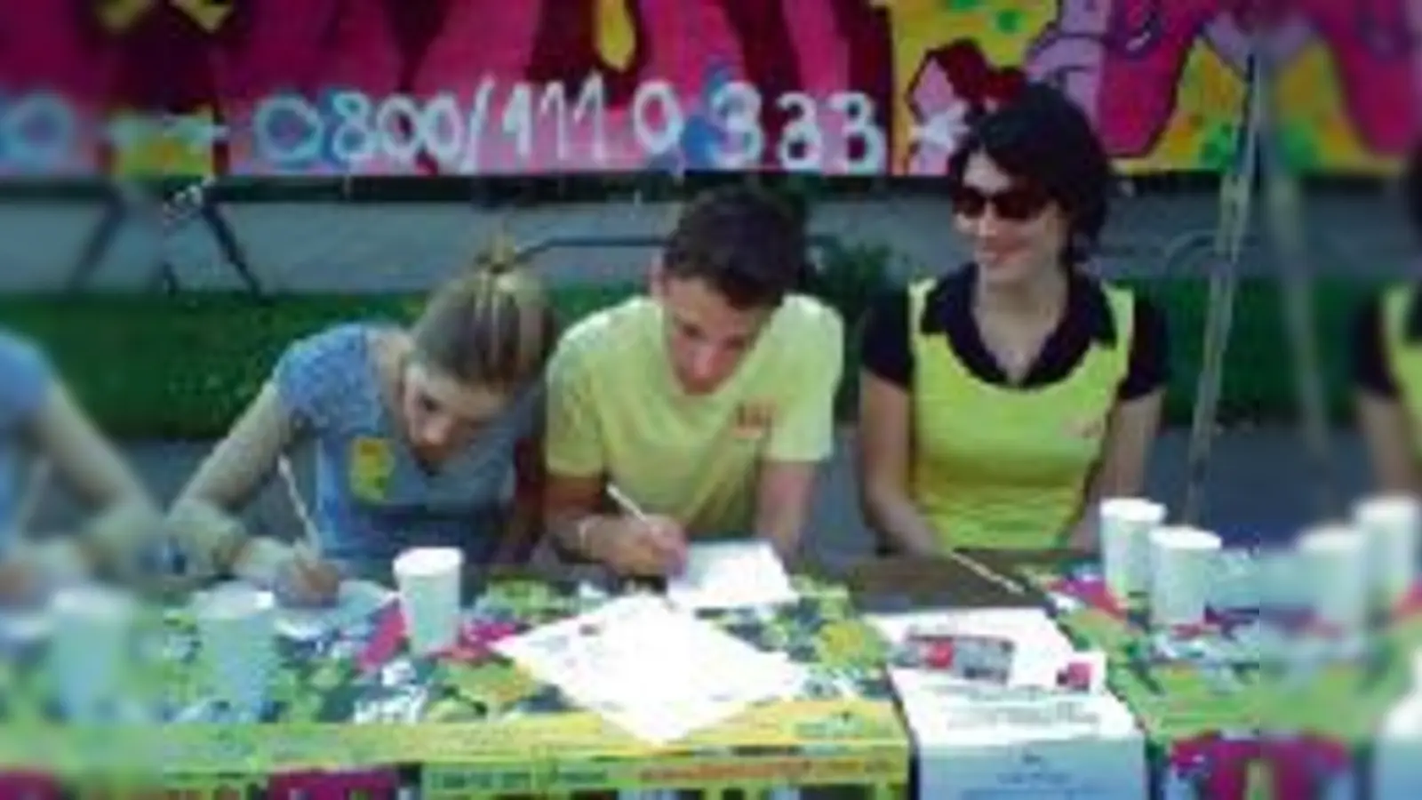 In Schwierigkeiten? Die Teens on phone helfen weiter. 	 (Foto: Deutscher Kinderschutzbund München)