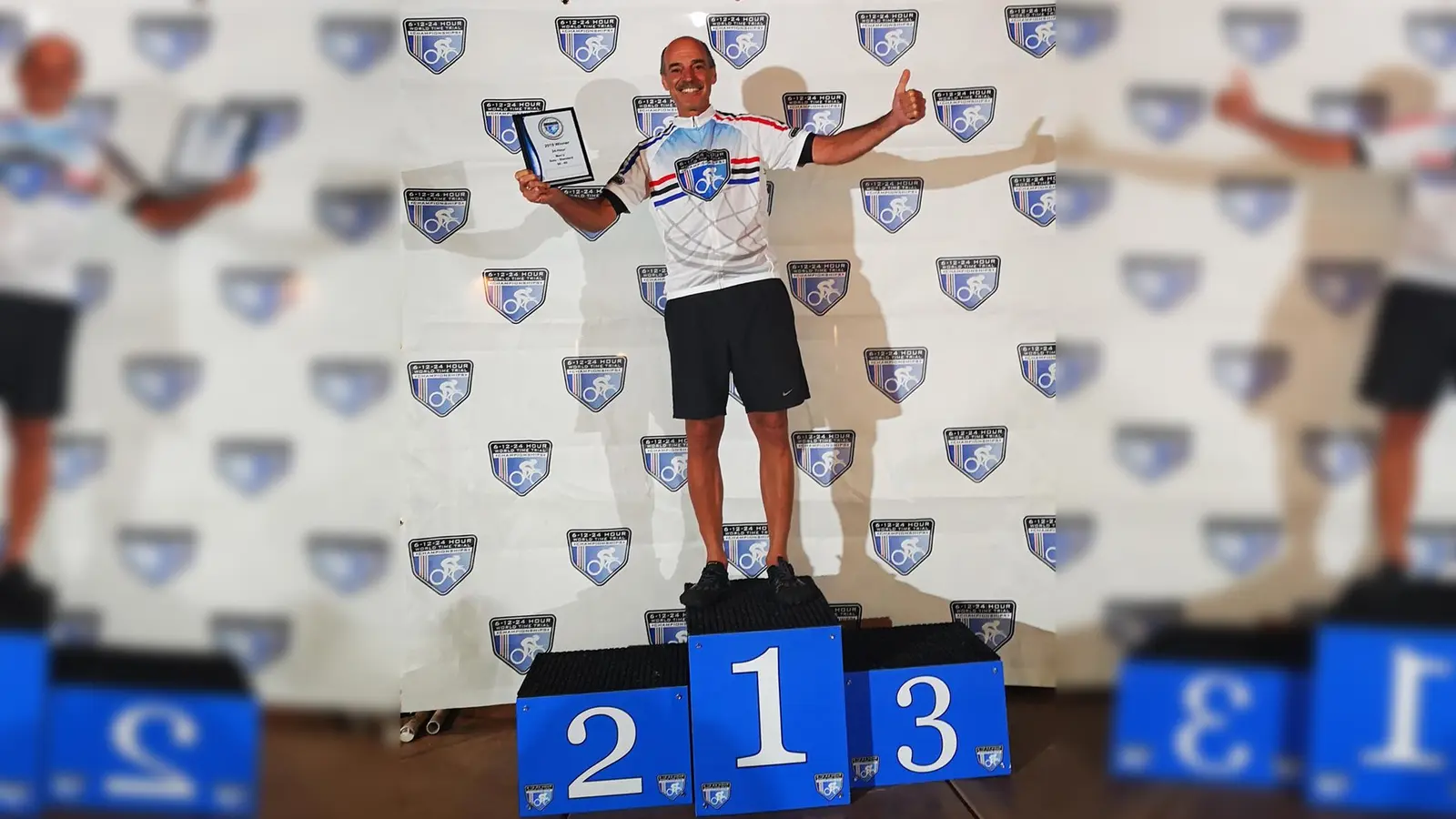 Der Sauerlacher Peter Scherrer fuhr unglaubliche 689 Kilometer in nur 24 Stunden und holte damit den Weltmeistertitel nach Sauerlach.  (Foto: VA)