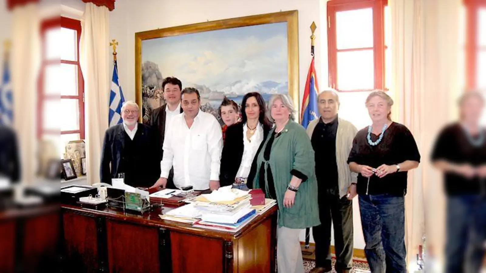 Gemeinderatsmitglied Dietrich Wax, Bürgermeister Thomas Loderer, Nauplias Bürgermeister Panagiotis Anagnostaras, Valerius und Anna Tsournos, Gemeinderatsmitglied Ruth Markwart-Kunas, Sotiris Broulis und Gemeinderatsmitglied Doris Popp.  (F.: MO)