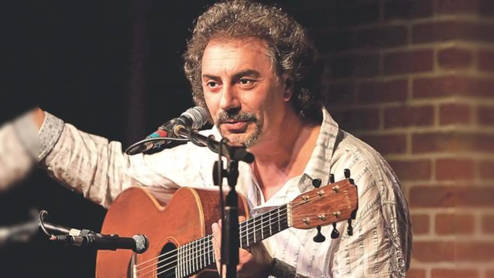 Der Franko-Algerier Bensusan wurde 2008 zum »Best World Music Guitar Player« gewählt.	 (Foto: VA)