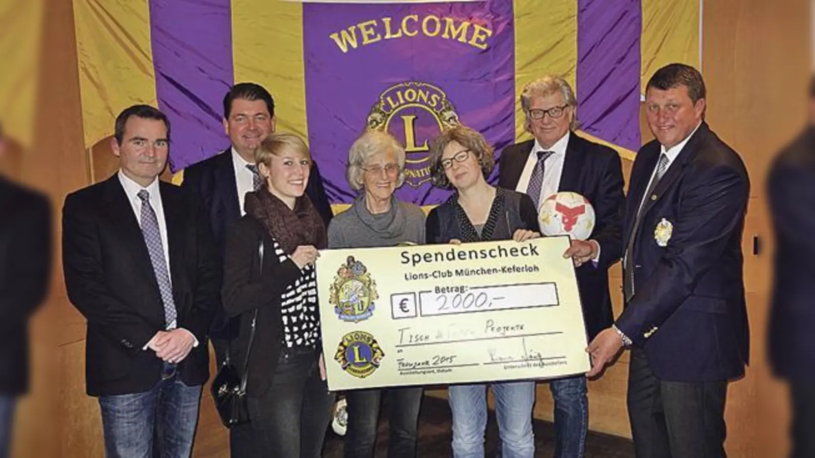 Von  (Foto: Frank Issing (Lions Club), Walter Dietrich (Lions Club), Cornelia Heiber (Tisch Messestadt), Barbara Grassinger (Tisch Messestadt), Odilia Papanagnou (Tisch Messestadt), Michael Hartl (Lions Club) und Thomas König (Präsident Lions Club).	Foto:)