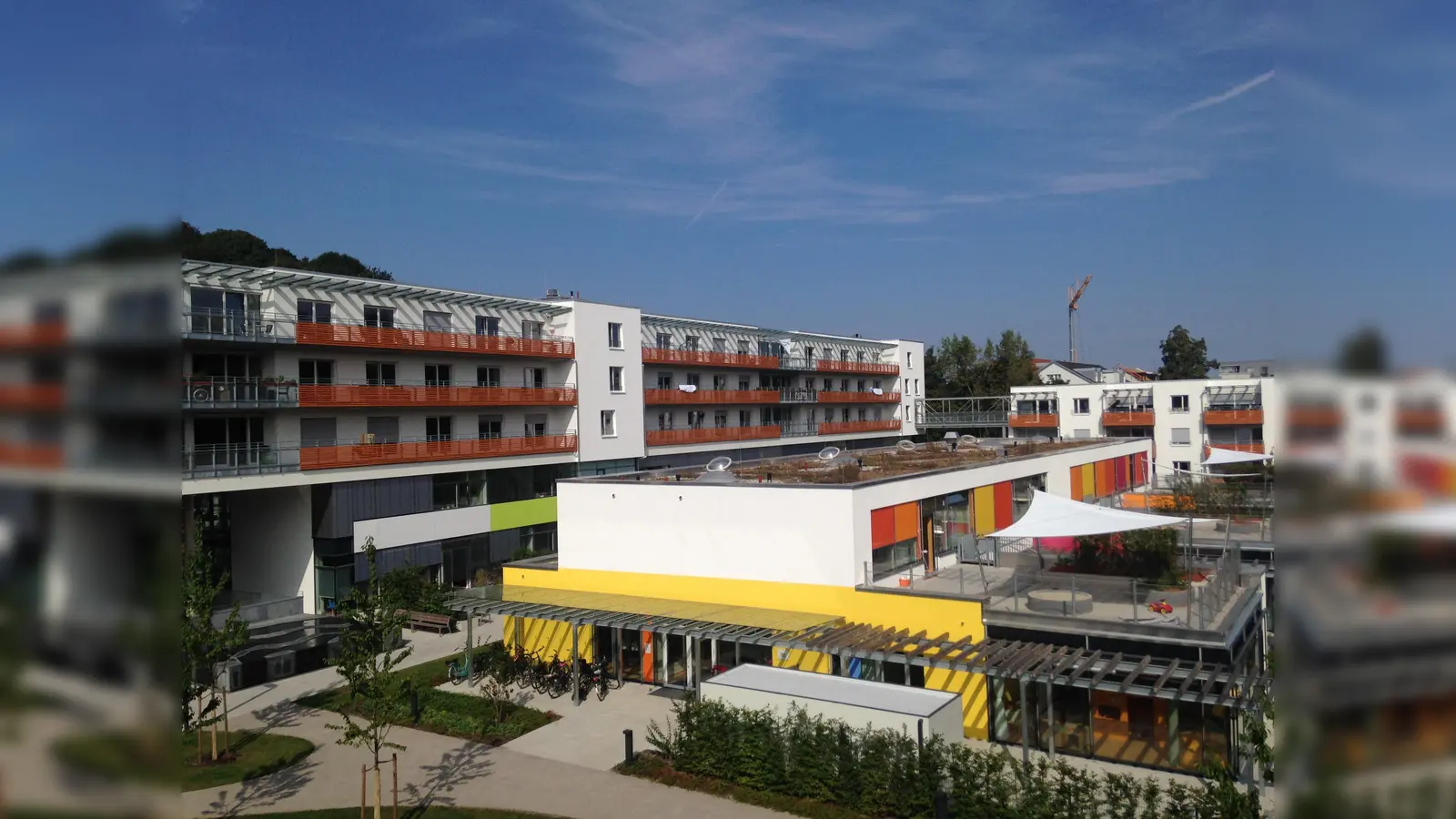 Beim Cafe am Scheidplatz im Forum am Luitpold lädt die Stiftung Pfennigparade zum Sommerfest mit Musik und gutem Essen ein.  (Foto: Helmut Obst, Stiftung Pfennigparade)