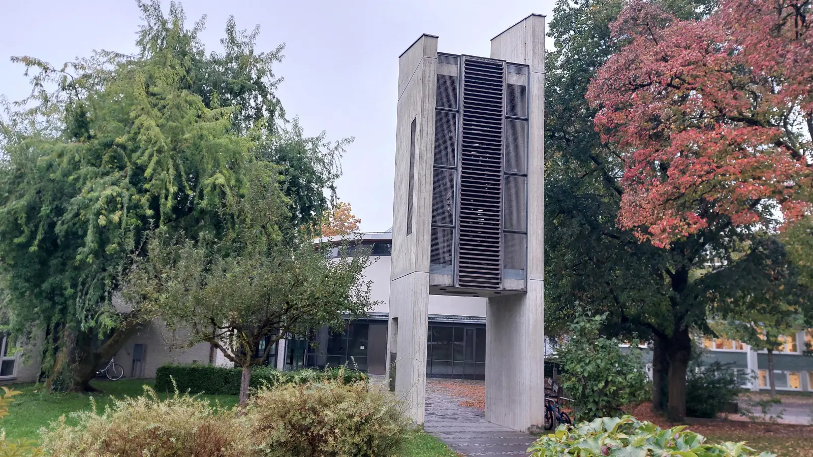 Die Gabrielkirche in Ismaning wurde 2009 geweiht, die Evangelisch-Lutherische Kirchengemeinde Ismaning-Unterföhring besteht aber bereits seit 50 Jahren. (Foto: bas)