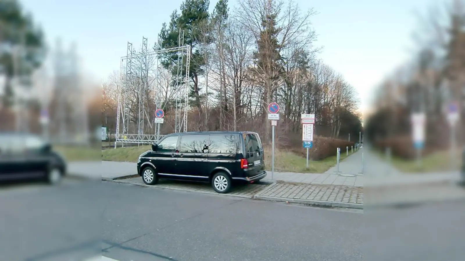 Das Areal zwischen der Effnerstraße und dem Generalkonsulat der Vereinigten Arabischen Emirate an der Lohengrinstraße darf nicht zum Parkplatz  umgewandelt werden.  (Foto: ikb)