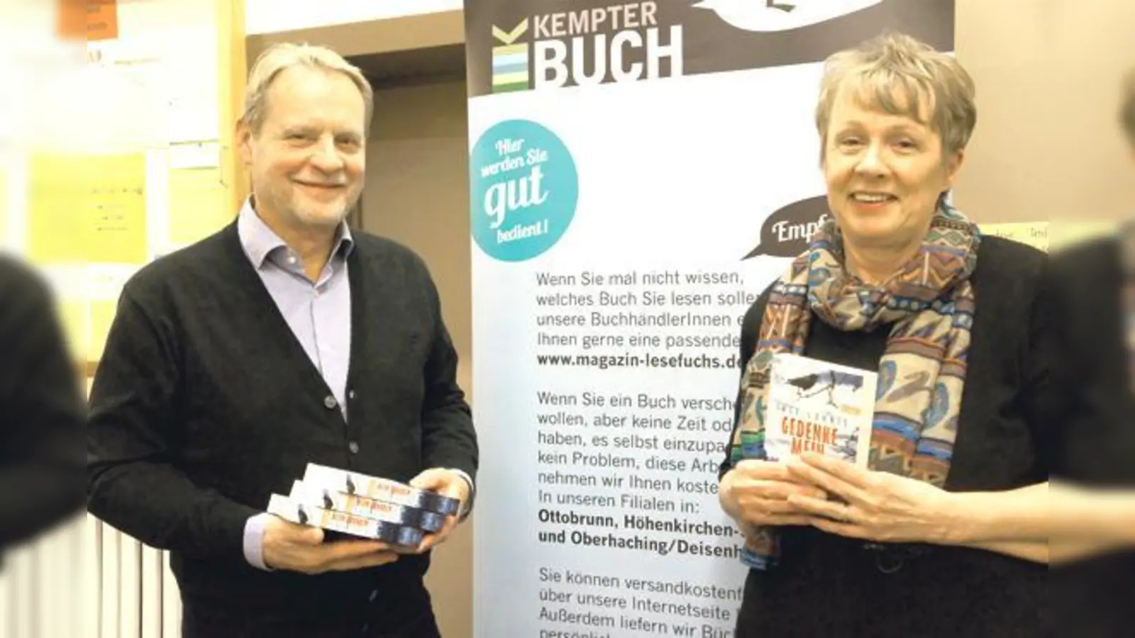 Hauptkommissar Siegfried Wenzel berät Krimi-Autorin Inge Löhnig bei ihren Romanen, damit am Ende auch alles Hand und Fuß hat.	 (Foto: hw)