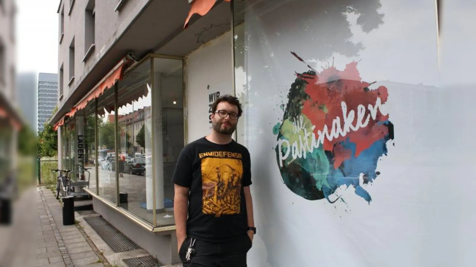 Johannes Scholz gehört zum Kollektiv &amp;quot;Die Pastinaken&amp;quot;, die die Ausstellung kuratieren. (Foto: cl)