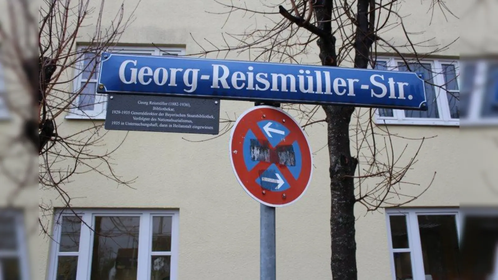 In der Georg-Reismüller-Straße sind die Erläuterungsschilder bereits angebracht. (Foto: sb)