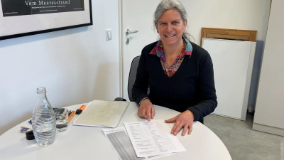 Caritas-Beraterin Sonja Hausner dos Santos hilft gemeinsam mit ihren Kollegen von der Schuldnerberatung einen Ausweg aus den finanziellen Problemen zu finden. (Foto: hw)