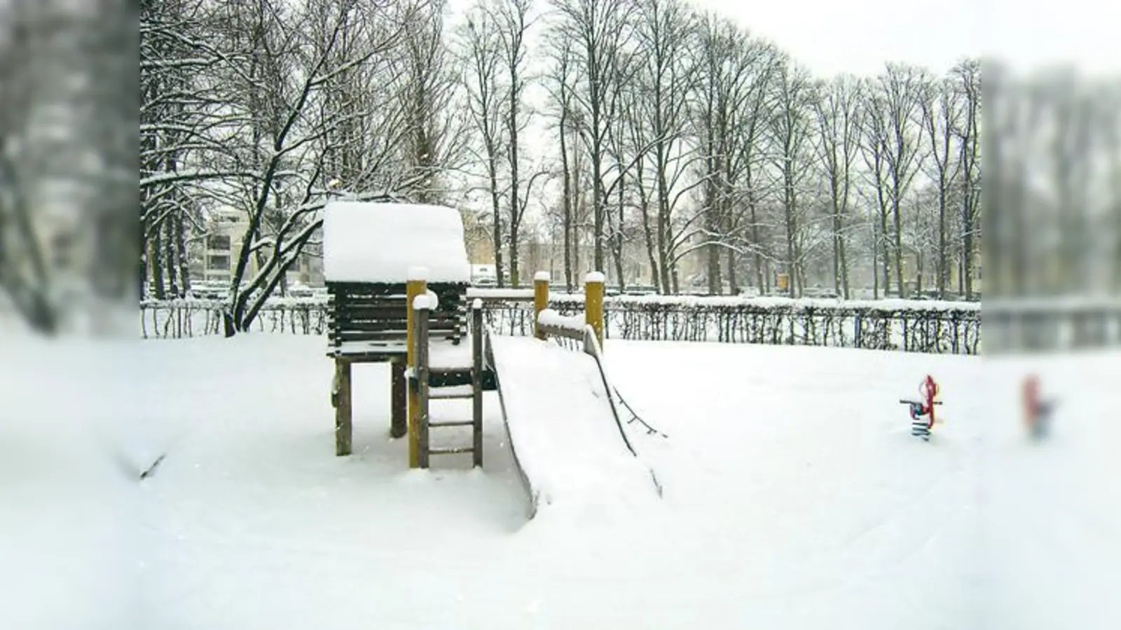 Umstrittene Gestaltung: der abgetrennte Spielplatz für Kleinkinder am Shakespeareplatz.  (Foto: ikb)