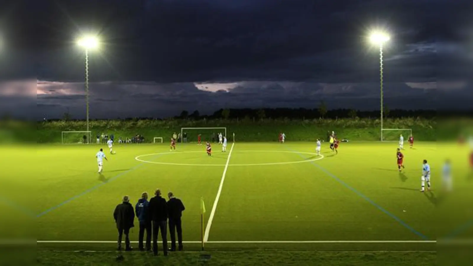 Amateur-Löwen inspizieren Münchner Fußballplätze.  (Foto: A. Wild)