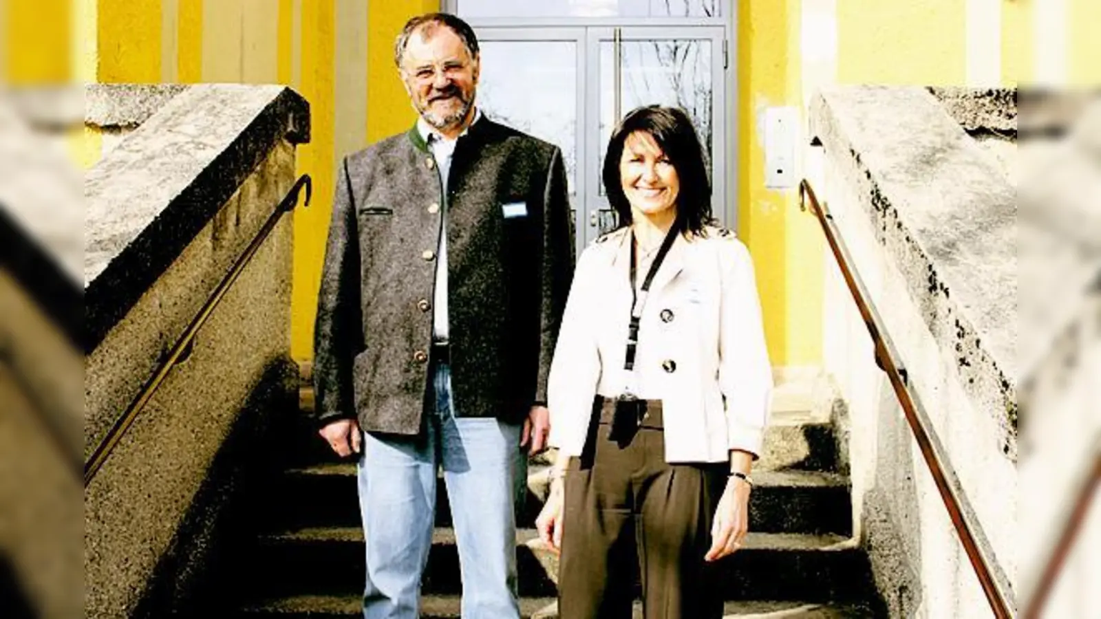 Wollen den Schülern eine umfangreiche Berufsorientierung bieten: Direktor Günther Bartl und die Organisatorin von »Berufe live« Traudi Mollner.	 (Foto: wei)