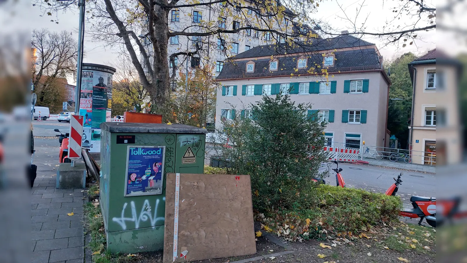 Wo sich Lilien-, Zeppelin- und Rosenheimer Straße treffen, will die Stadt einen deutlich grüneren Platz schaffen, an dem sich Passanten gerne aufhalten. (Foto: bas)