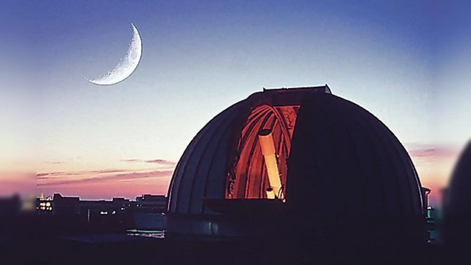 Bis Mitternacht geöffnet: Ein Blick in die Sterne können Sie am 25. März in der Münchner Volkssternwarte beim Tag der offenen Türe werfen.	 (Foto: Archiv)