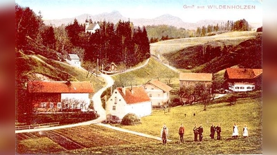 Die Schlosskapelle Sankt Andreas zu Wildenholzen in einer Bildpostkarte aus der Zeit um 1925. 	 (Foto: Hans Huber)