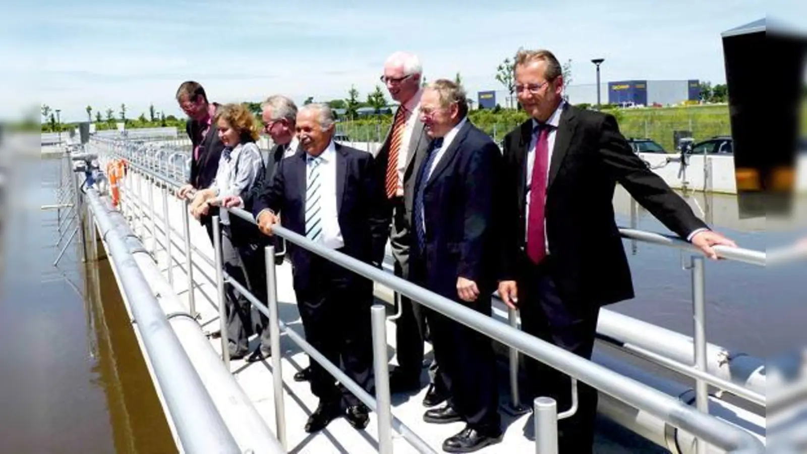 Landrat Michael Schwaiger, Sylva Orlamünde, Adalbert Mader, Unterschleißheims Bürgermeister Rolf Zeitler, Winfried Adam, Echings Bürgermeister Josef Riemensberger und Helmut Aigner.	 (Foto: bb)