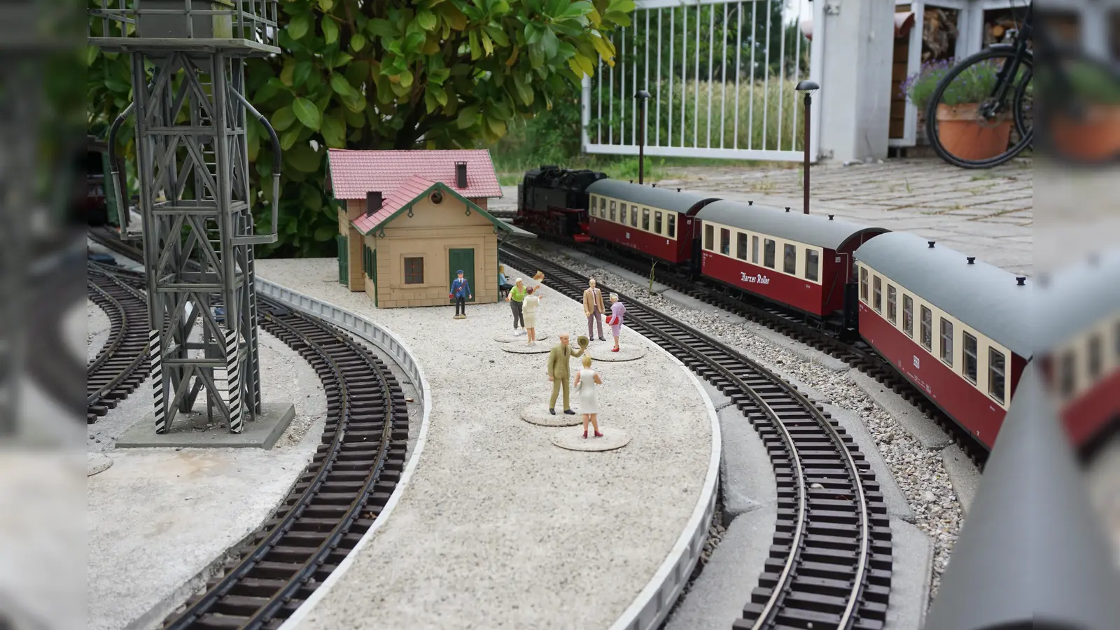 Fast wie im Harz: Modelbahnanlage in Garten eines Mitglieds der Modellbahn-Gemeinschaft Germering. (Foto: Modellbahn-Gemeinschaft Germering e.V.)