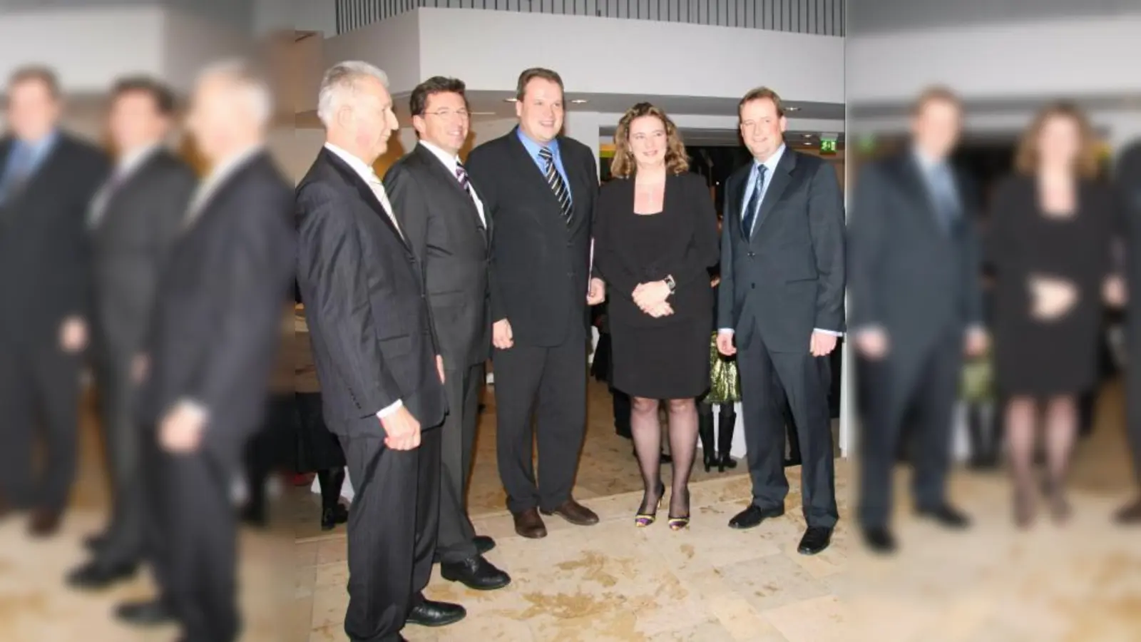 Zum traditionellen Neujahrsempfang der CSU Gräfelfing lud Ortsvereinsvorsitzender Volker Eichbaum (links) den CSU-Fraktionsvorsitzenden im Landtag Georg Schmid (2.v.l.) und Landtagsabgeordnete Kerstin Schreyer-Stäblein ein. Bürgermeister Christoph Göbel (Mitte) und sein Stellvertreter Peter Köstler freuten sich über die angeregte Atmosphäre des Abends. (Foto: US)