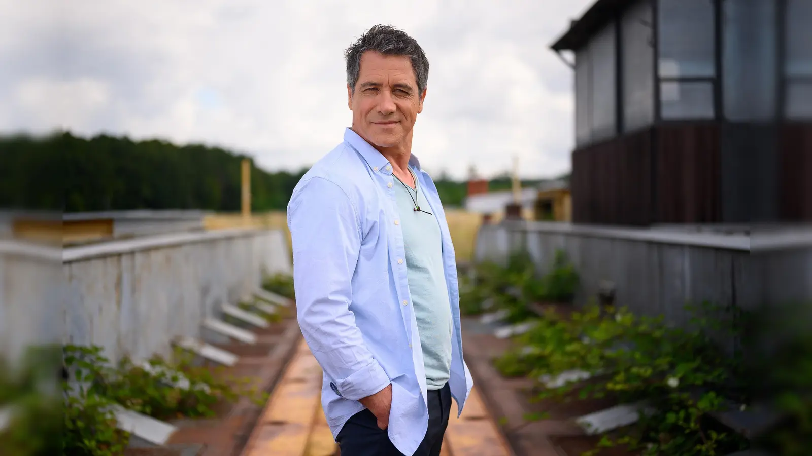 Sänger Bruno Ferrara sorgt zusammen mit Band im Pelkovenschlössl für einen italienischen Musikabend der Extraklasse.  (Foto: Sasche Erbach)