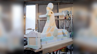 Das Modell der Sphinx, die ab 11. April vor dem Nordfriedhof aus Kelheimer Kalkstein entstehen soll. (Foto: Steinmetz-Innung München-Oberbayern)