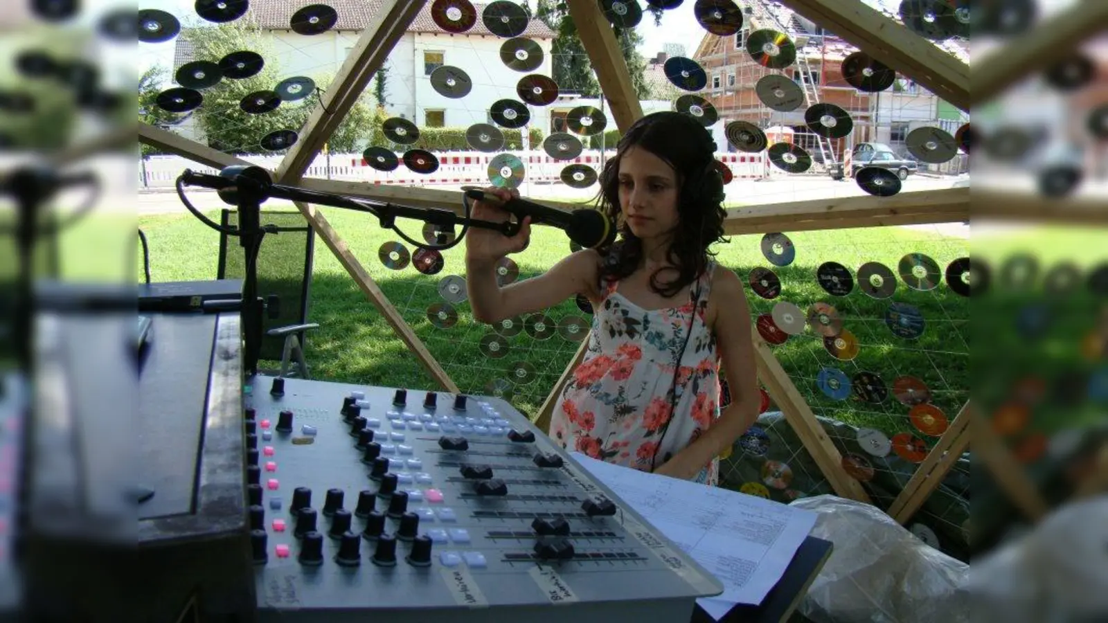 Ada aus der vierten Klasse führte die Interviews für die Kindersendung „Radio Funken”. (Foto: pst)