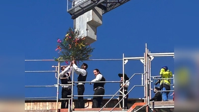 Im März wurde an der Grund- und Mittelschule Tutzing Richtfest gefeiert. (Foto: Gemeinde Tutzing)