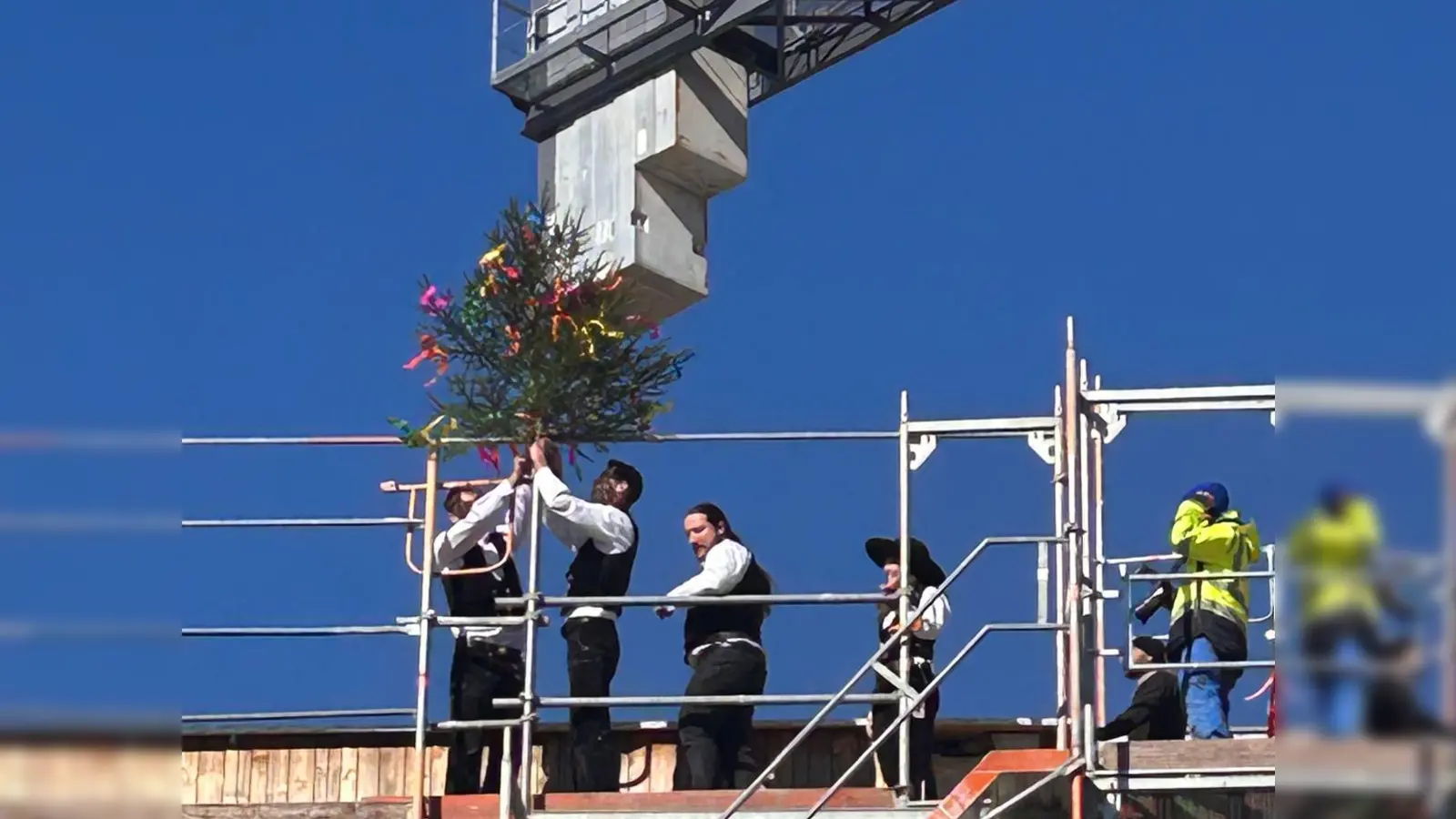 Im März wurde an der Grund- und Mittelschule Tutzing Richtfest gefeiert. (Foto: Gemeinde Tutzing)