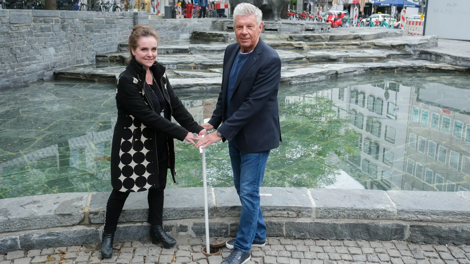 Oberbürgermeister Dieter Reiter eröffnet zusammen mit Baureferentin Dr.-Ing. Jeanne-Marie Ehbauer am Rindermarktbrunnen die Brunnensaison 2025.  (F.: Leonhard Simon)