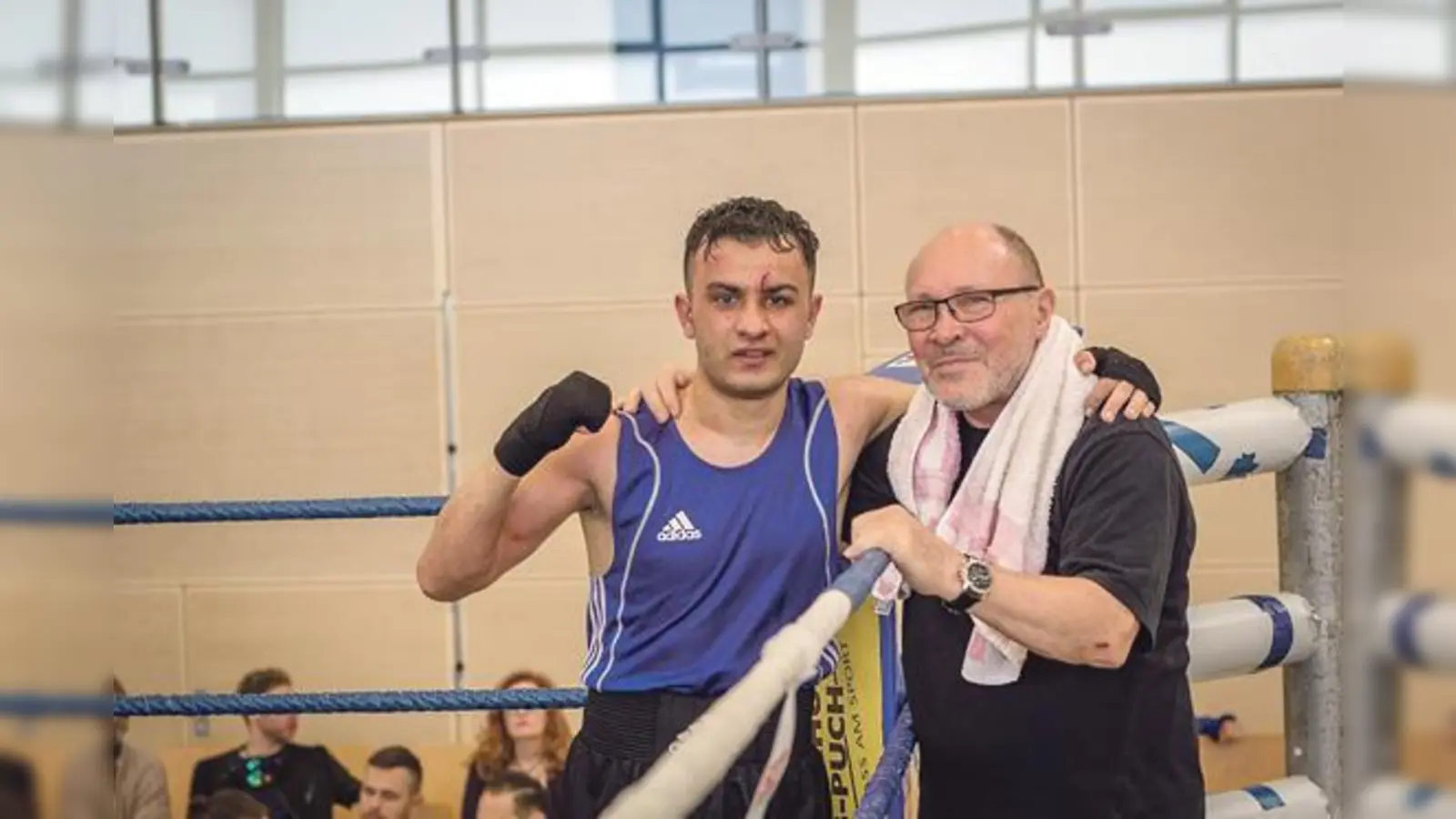 Ein erfolgreiches Duo: Seleman Zadran mit seinem Trainer Helmut Felixberger.  	 (Foto: Kampfsportgemeinschaft)