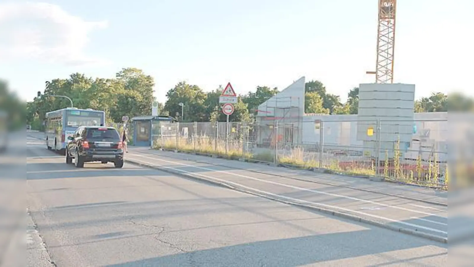 An der Feldbergstraße entstehen Kindergarten-, Krippen- und Hortplätze für über 200 Kinder und eine neue Zufahrt für Schulbusse.	 (Foto: Kohnke)