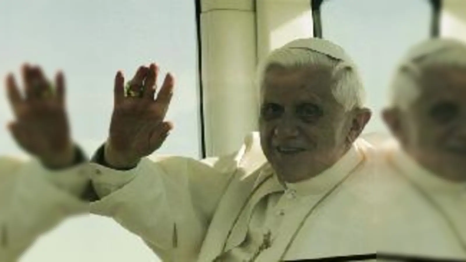 Ein Tag der  (Foto: Riem befand sich schon Wochen vor dem Besuch des Heiligen Vaters im Ausnahmezustand. Schließlich wollte man auf die Menschenmassen vorbereitet sein. Doch dann lief alles nach Plan.)