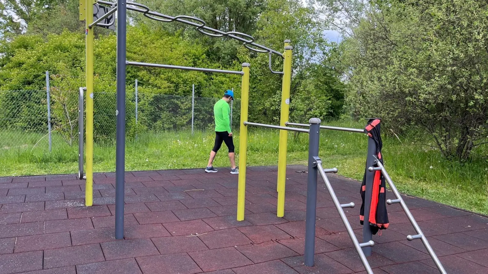 Fitnessanlagen unter freiem Himmel sind voll im Trend - egal, ob der altbewährte Trimm-Dich-Pfad oder moderne Calisthenics-Parks. (Foto: hw)
