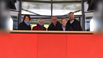 Der neue Vorstand des Vereins Pastoral-Soziale Betreuung St. Thomas: v.li. Steffanie Rinck (Betreuerin), Marlies Schuhmann (2. Vorsitzende), Dr. Wolfgang Zeitler (1. Vorsitzender), Monika Hesse-Horst (Betreuerin) und Pfarrer Willi Huber.  (F: ahi)