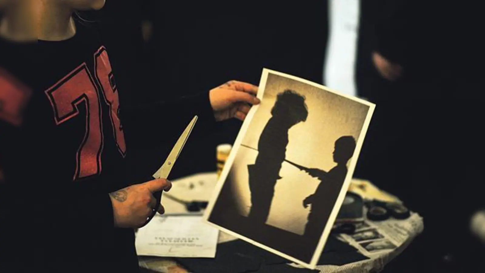 Ein bisschen gruselig muss es schon sein, aber im Mitmachtheater »Parole Emil!« werden die Kinder den Fall sicher lösen können.	 (Foto: VA)
