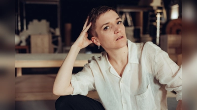 Schauspielerin Lisa Stiegler organisierte am 9. September 2024 die erste Münchner Mahnwache für Opfer von häuslicher, sexualisierter und partnerschaftlicher Gewalt. (Foto: Joel Heyd)