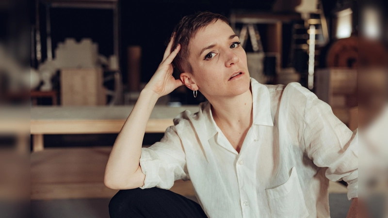 Schauspielerin Lisa Stiegler organisierte am 9. September 2024 die erste Münchner Mahnwache für Opfer von häuslicher, sexualisierter und partnerschaftlicher Gewalt. (Foto: Joel Heyd)