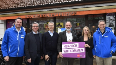 Das Infobüro zur Tram-Westtangente wurde jüngst eröffnet. Bei der Öffnung waren u.a. (von links im Bild): Stefan Bauer (SWM / MVG), Alex Indra (Leiter Großprojekte bei SWM/MVG), Mobilitätsreferent Georg Dunkel und Johann Bücherl (SWM / MVG). (Foto: SWM / MVG)