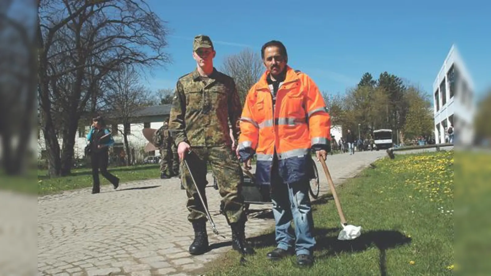 Gemeinsam für einen sauberen Campus: die Aktion in der Universität der Bundeswehr.	 (Foto: VA)