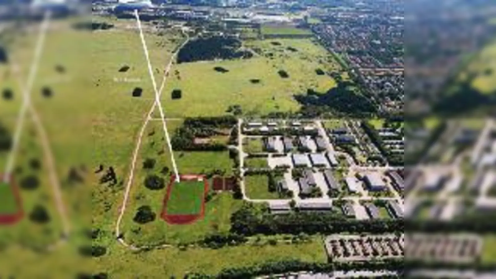 Bis jetzt gibt bei der ehemaligen Fürst-Wrede Kaserne (vorne) nur einen kleinen Sportplatz  das will der FC Bayern ändern.  (Foto: FC Bayern München e.V.)