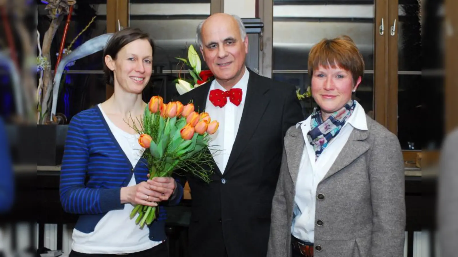 Abschied und Vorstellung der Nachfolgerin: v.l. Dr. Barbara Rölleke, Dr. Wolfgang Siebertz und Dr. Iris Lemke, Ärztliche Leiterin des MVZ Neuhausen (Foto: MVZ/Hagen von Deylen)