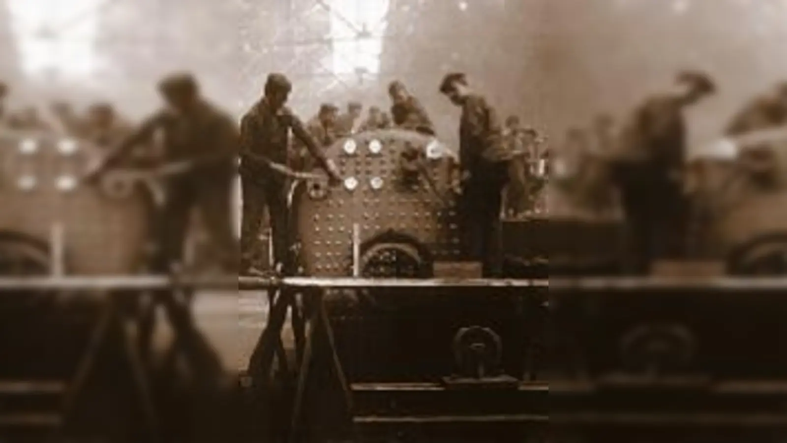 Die Dampfkesselmontage bei der Firma Maffei um 1900. 	 (Foto: Sammlung Rudolf Förth, München)