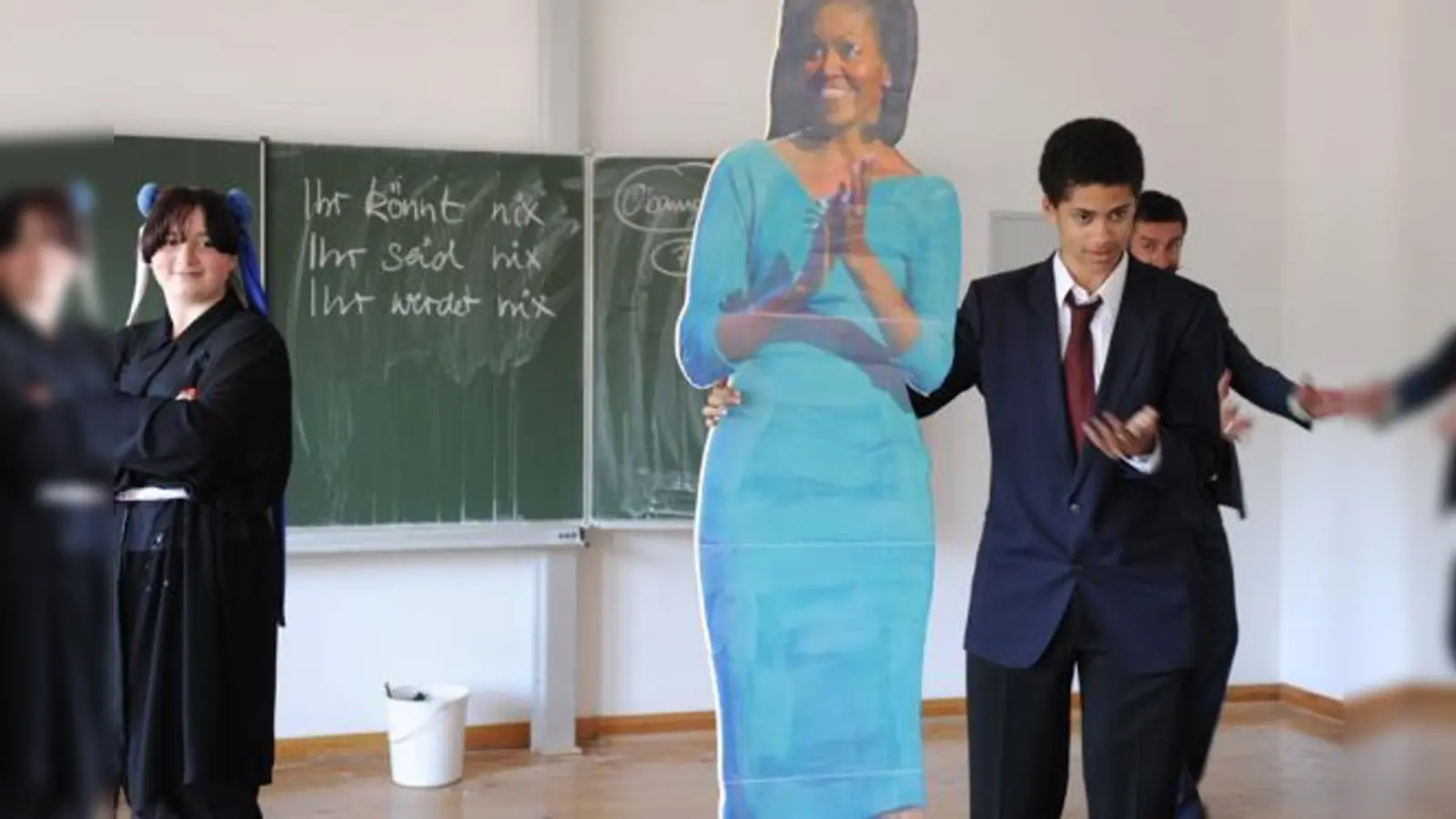 Warum immer nur Mechatroniker oder Kosmetikerin als Berufsziel? Beim Theaterprojekt ist alles möglich, auch mal US-Präsident Obama sein. 	 (Foto: Andrea Huber)
