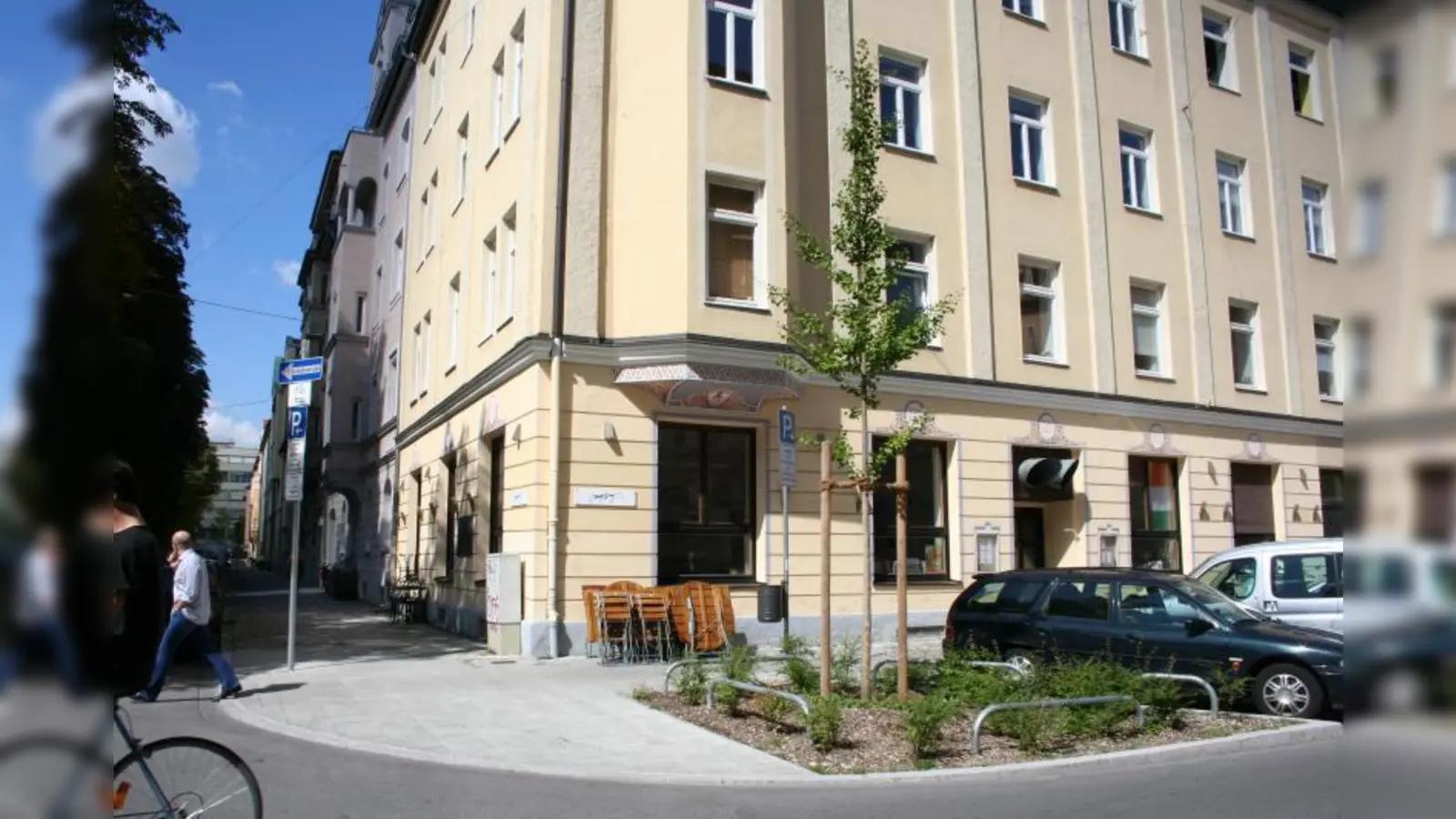 Nachbarn des „Camps Bay“ fordern ihr „Grundrecht auf Ruhe” ein. Es stört sie, wenn zu vorgerückter Stunde vorm Lokal geraucht wird. (Foto: tg)