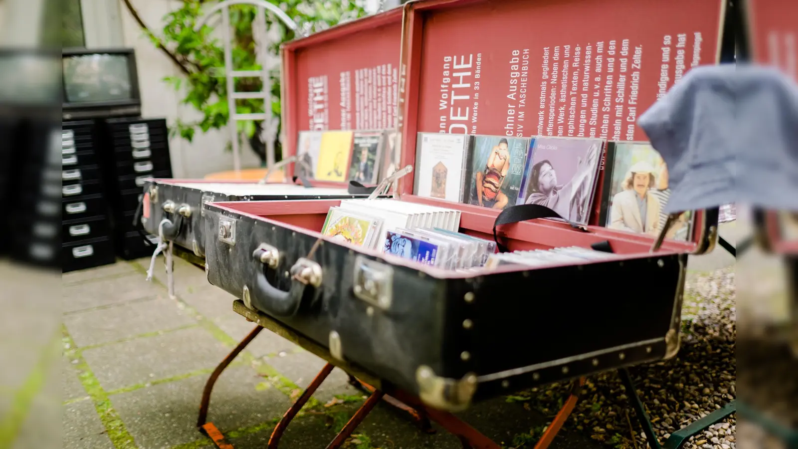Die Hofflohmärkte sind auch bald wieder vor Ihrer Haustüre zu Gast. Eine gute Gelegenheit zu bummeln und Schnäppchen zu ergattern.  (Foto: Simon Malik)