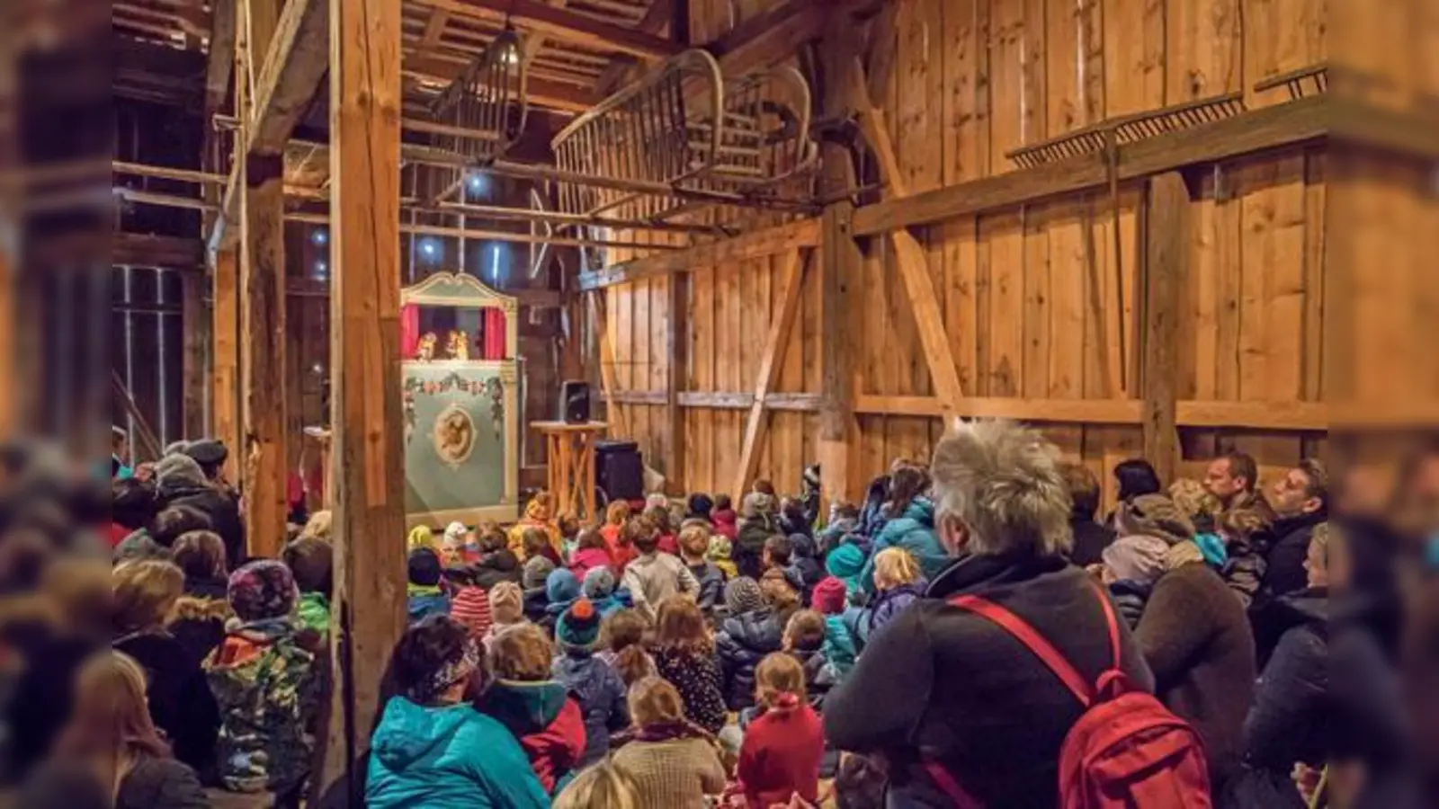 Gebannt lauscht das Publikum.	 (Foto: Markus Wasmeier)